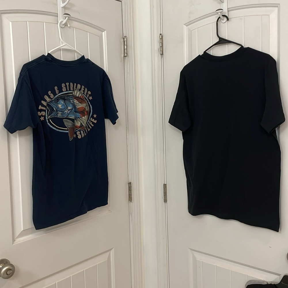 Set of 2 medium t-shirts 1 salt life 1 NWT Nike Panther